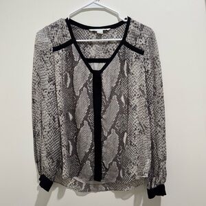 Diane von Furstenberg Lane Silk Chiffon Snake Print Blouse – Size‎ 2